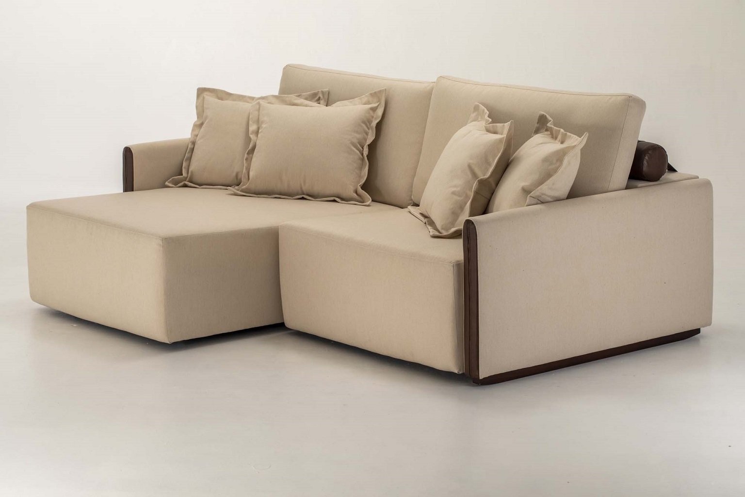 Sofá Retrátil Laroll - Largura 2,56m - Linho 2068 e detalhes